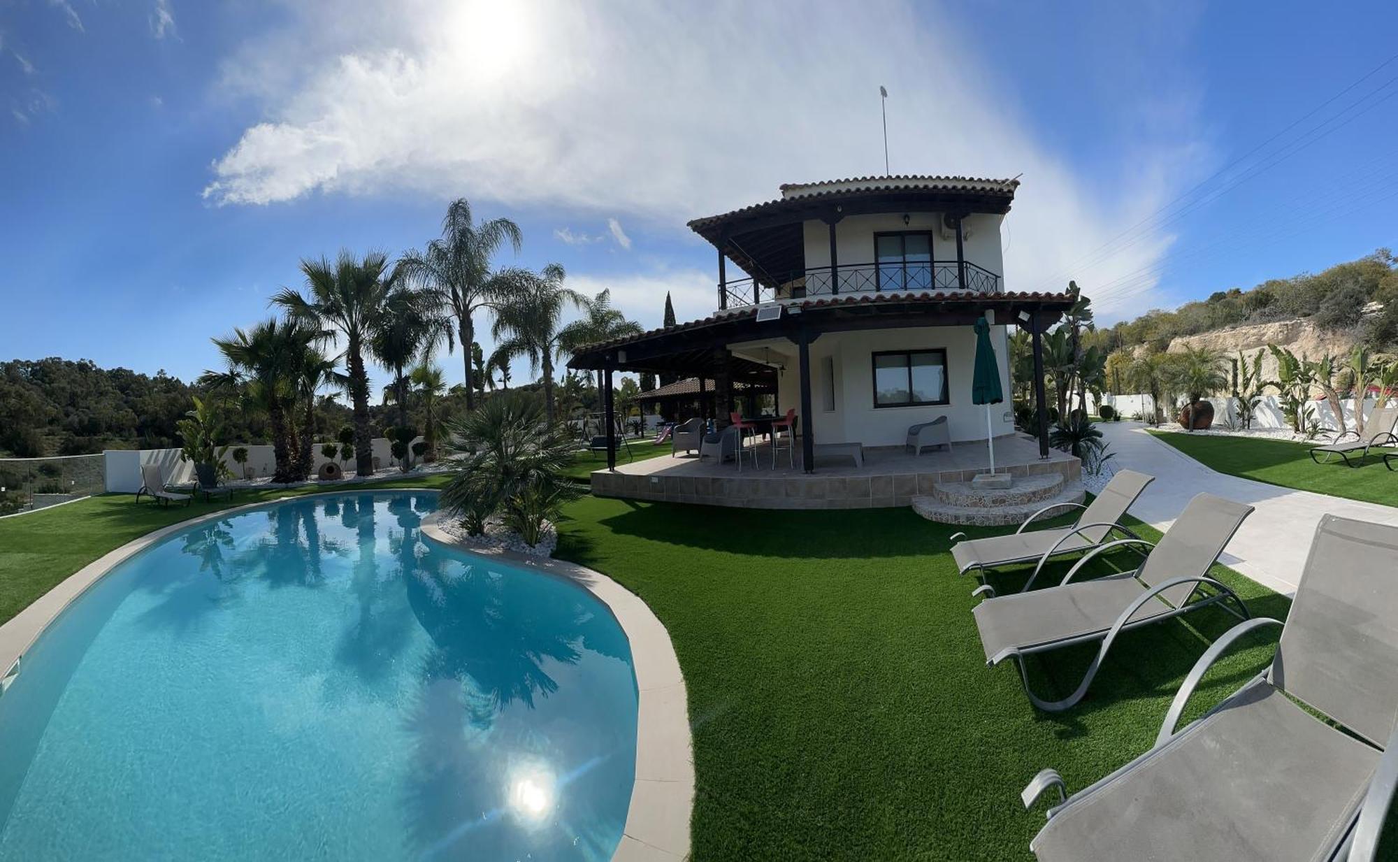 Leo's Paradise Villa *